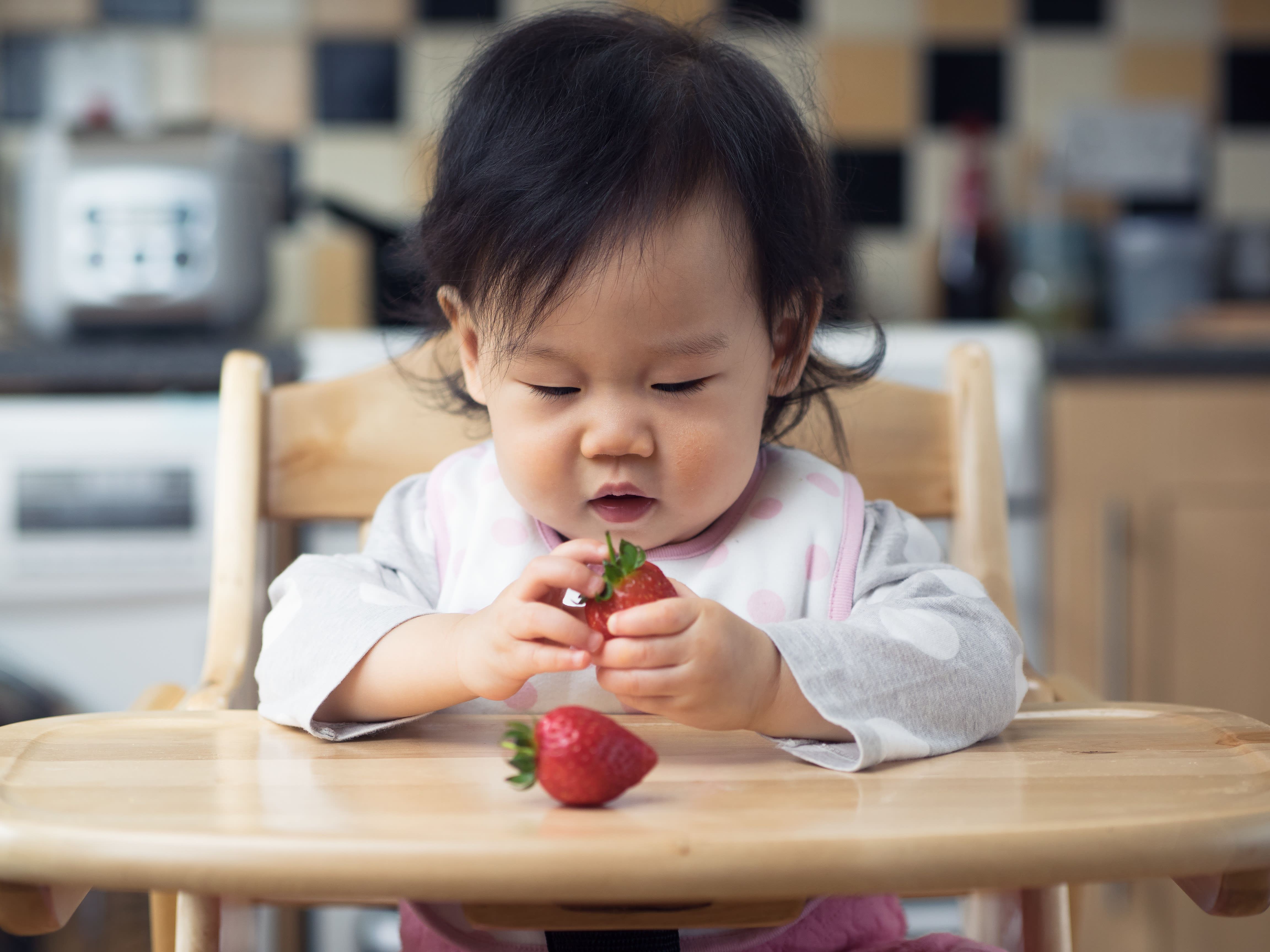 The Benefits of Strawberries for Children YUMI Organic Baby Food